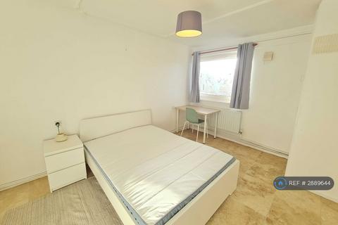 2 bedroom flat to rent, Weir Road, London, SW12