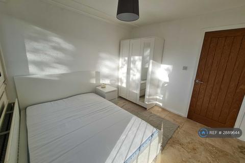 2 bedroom flat to rent, Weir Road, London, SW12