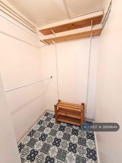 2 bedroom flat to rent, Weir Road, London, SW12