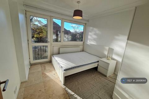 2 bedroom flat to rent, Weir Road, London, SW12