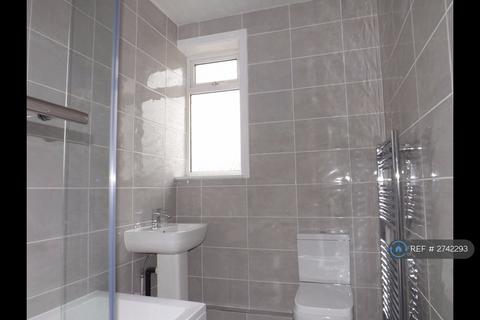 2 bedroom terraced house to rent, Cemetery Road, Bolton, BL4