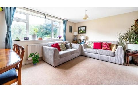 2 bedroom flat for sale, Christchurch Road, Virginia Water, GU25
