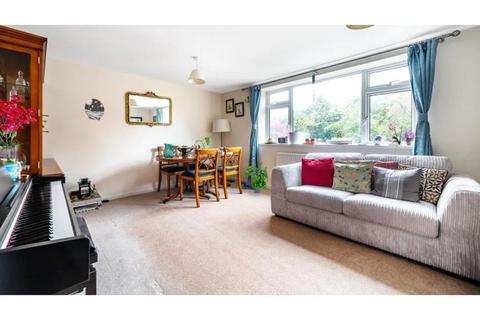 2 bedroom flat for sale, Christchurch Road, Virginia Water, GU25