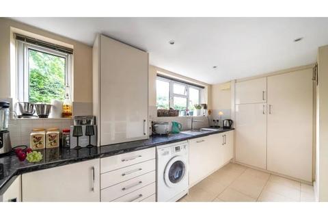 2 bedroom flat for sale, Christchurch Road, Virginia Water, GU25
