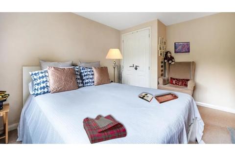 2 bedroom flat for sale, Christchurch Road, Virginia Water, GU25