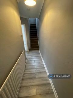 2 bedroom semi-detached house to rent, St. Winifreds Avenue, Luton, LU3