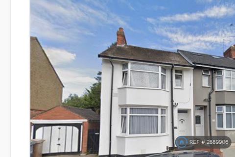 2 bedroom semi-detached house to rent, St. Winifreds Avenue, Luton, LU3