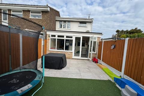 3 bedroom end of terrace house for sale, Dahlia Close, Chelmsford, CM1