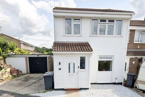3 bedroom detached house for sale, Dahlia Close, Chelmsford, CM1