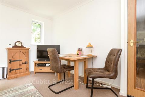2 bedroom ground floor maisonette for sale, Bramble Close, Redhill RH1