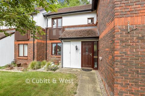 2 bedroom ground floor maisonette for sale, Bramble Close, Redhill RH1