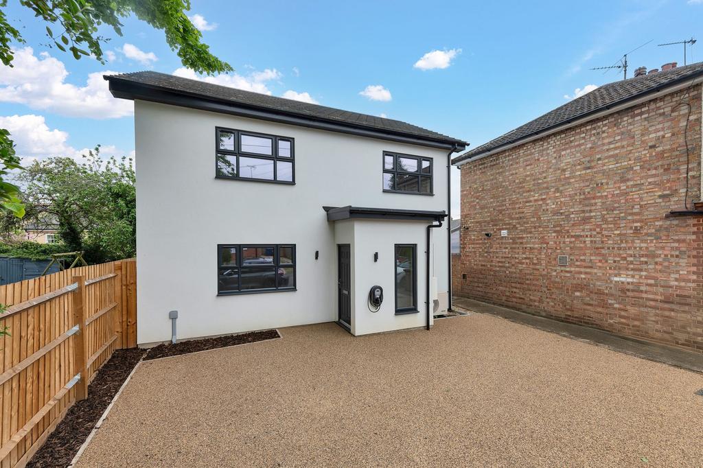 3 bedroom detached house for sale