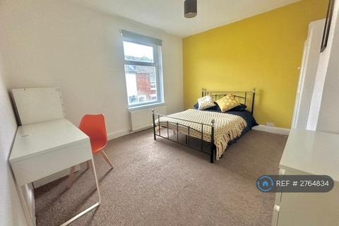 1 bedroom in a house share to rent, Wisborough Road, Southsea, PO5