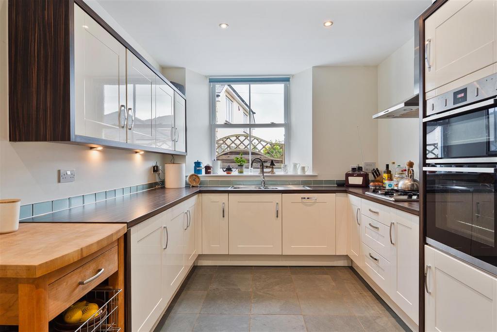 Kitchen 1.jpeg