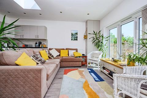 2 bedroom detached bungalow for sale, Cotterells, Hemel Hempstead