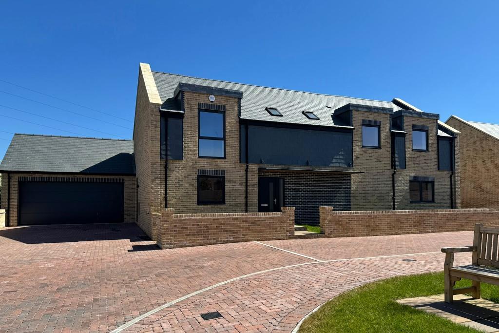 Detached house exterior, driveway