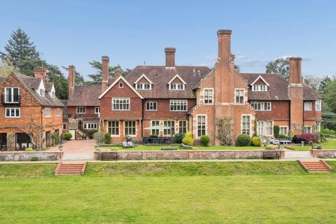 3 bedroom flat for sale, Framewood Road, Stoke Poges, Buckinghamshire