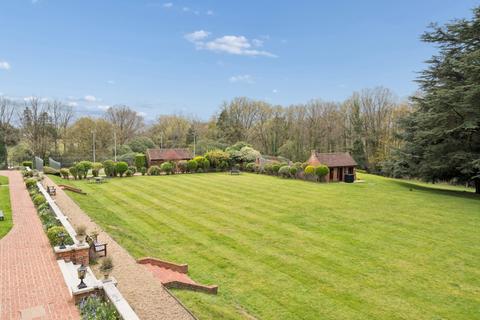 3 bedroom flat for sale, Framewood Road, Stoke Poges, Buckinghamshire