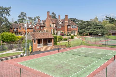 3 bedroom flat for sale, Framewood Road, Stoke Poges, Buckinghamshire
