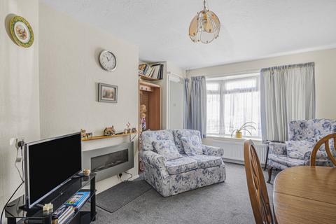 2 bedroom bungalow for sale, Pancroft, Abridge, RM4