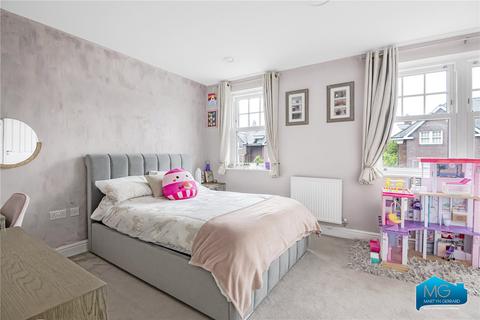 4 bedroom semi-detached house to rent, Bunns Lane, Mill Hill, London, NW7