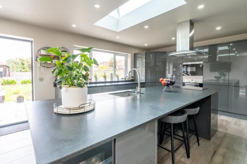 5 bedroom detached house for sale, Greystone Avenue, Bognor Regis