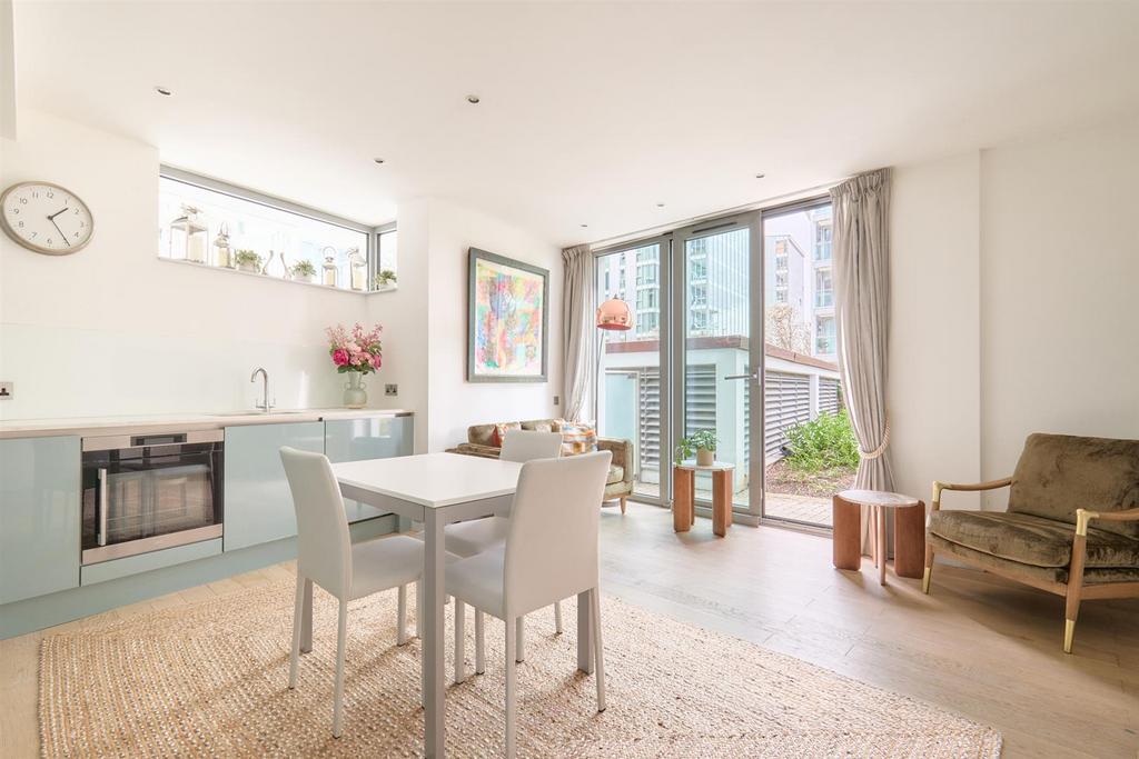 Riverside Quarter, Wandsworth, SW18 2 bed flat - £3,000 pcm (£692 pw)