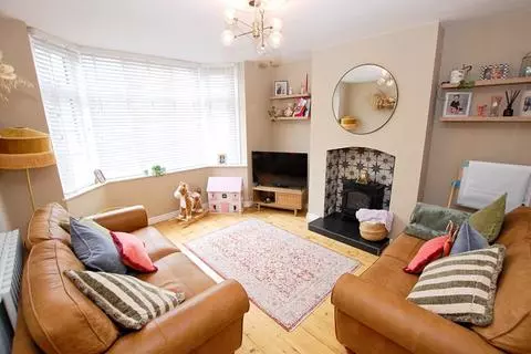 3 bedroom terraced house for sale - View 2