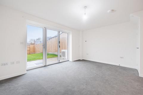 3 bedroom semi-detached house to rent, Lincoln Drive, NG4