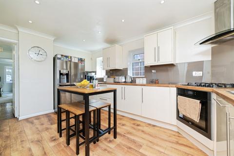 5 bedroom detached house for sale, Stamford Avenue, Royston