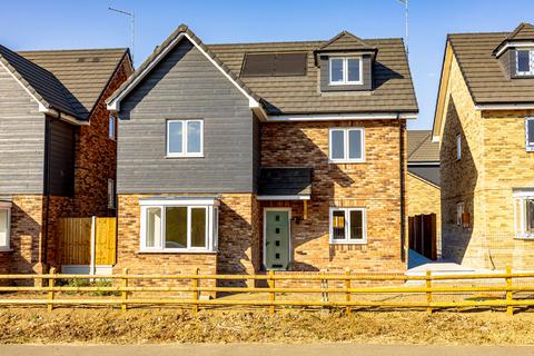4 bedroom detached house for sale, London Road, Rayleigh SS6