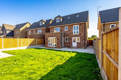 4 bedroom detached house for sale, London Road, Rayleigh SS6