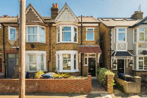 Deans Road, London W7