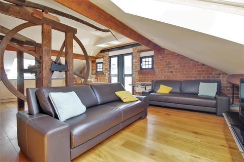 2 bedroom apartment to rent, Biddle & Shipton, Gloucester Docks, GL1