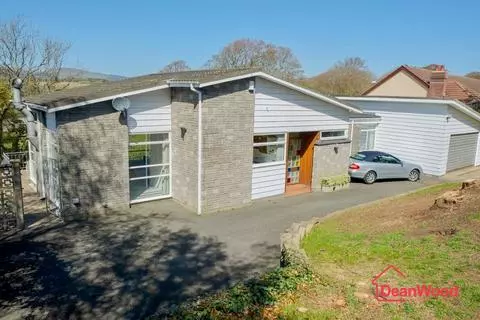 4 bedroom detached bungalow for sale - Bild 2