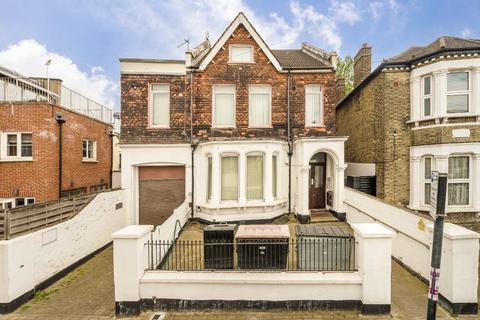 Studio to rent, Sistova Road, London SW12
