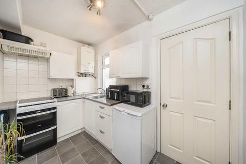 Studio to rent, Sistova Road, London SW12