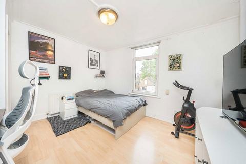 Studio to rent, Sistova Road, London SW12
