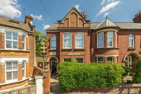 1 bedroom flat to rent, Radbourne Road, London SW12
