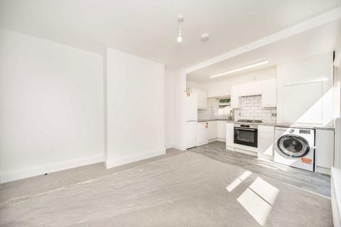 1 bedroom flat to rent, Radbourne Road, London SW12