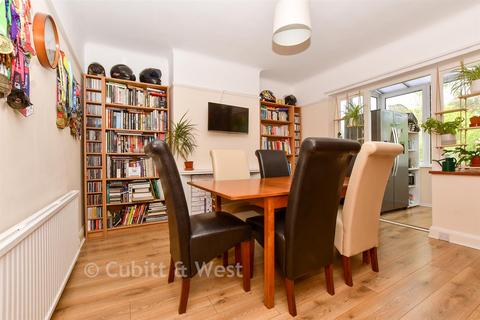 undefined, Linden Avenue, Coulsdon CR5