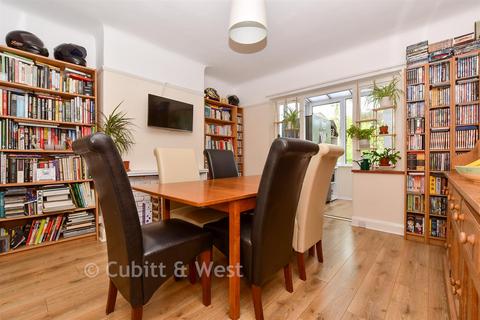 undefined, Linden Avenue, Coulsdon CR5