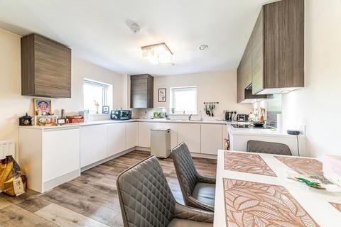 2 bedroom flat for sale, Webster Close, Bracknell, Berkshire, RG12