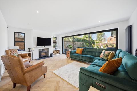 3 bedroom detached bungalow for sale, Woodland Avenue, Windsor