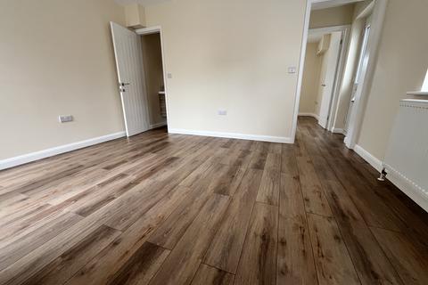2 bedroom end of terrace house to rent, Lombardy Place, Chelmsford