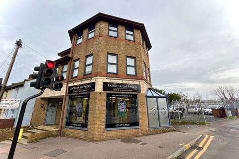 2 bedroom flat to rent, Hexagon House, Wallington SM6