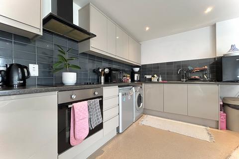 2 bedroom flat to rent, Hexagon House, Wallington SM6