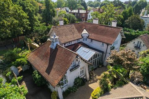 5 bedroom detached house for sale, Oatlands Drive, Weybridge, Surrey KT13