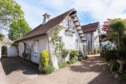 5 bedroom detached house for sale, Oatlands Drive, Weybridge, Surrey KT13