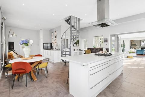 5 bedroom detached house for sale, Oatlands Drive, Weybridge, Surrey KT13